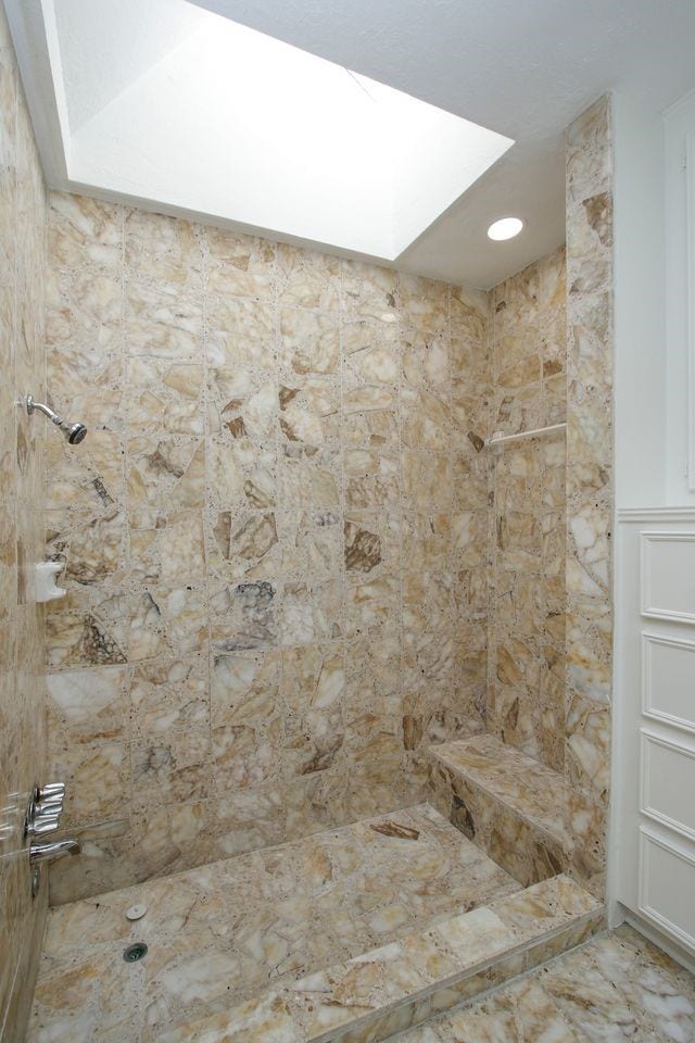 8006 Albin Lane, Houston, TX 77071 sunken tub