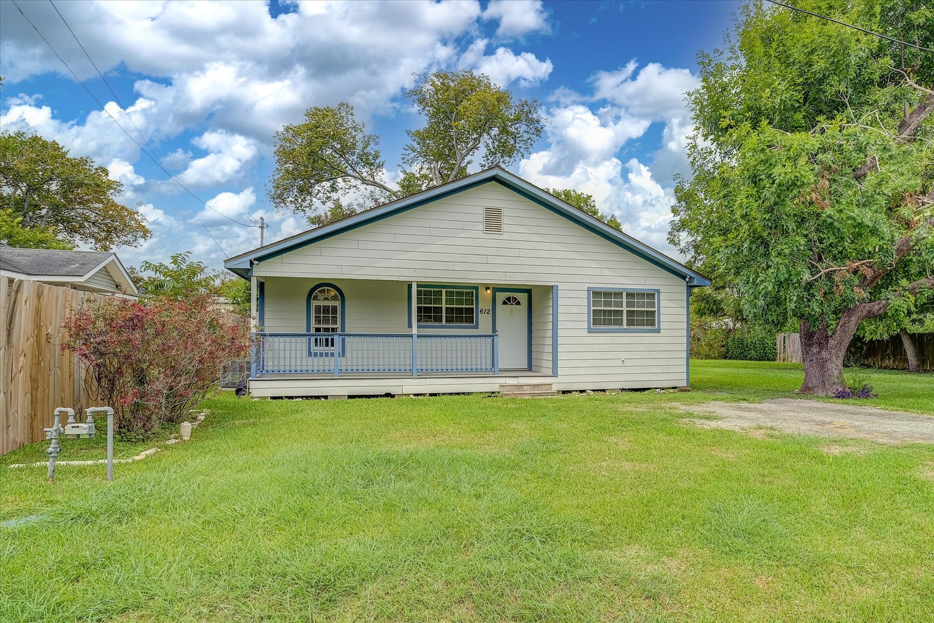 612 Harvey Street, Clute, TX 77531 612 Harvey Street, Clute, TX 77531