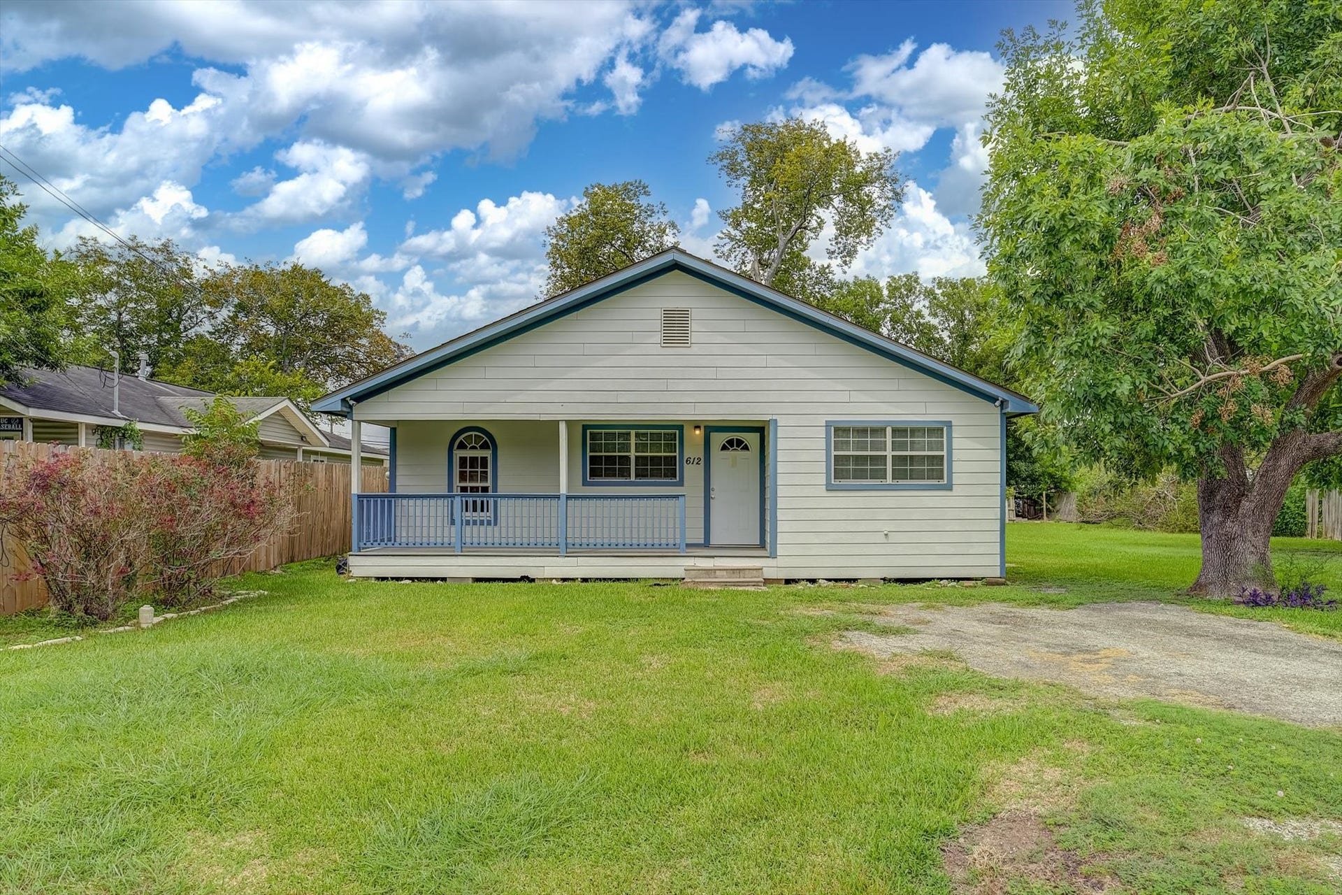 612 Harvey Street, Clute, TX 77531 612 Harvey Street, Clute, TX 77531