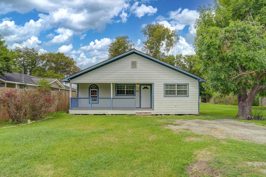 Property photo for 612 Harvey Street, Clute, TX
