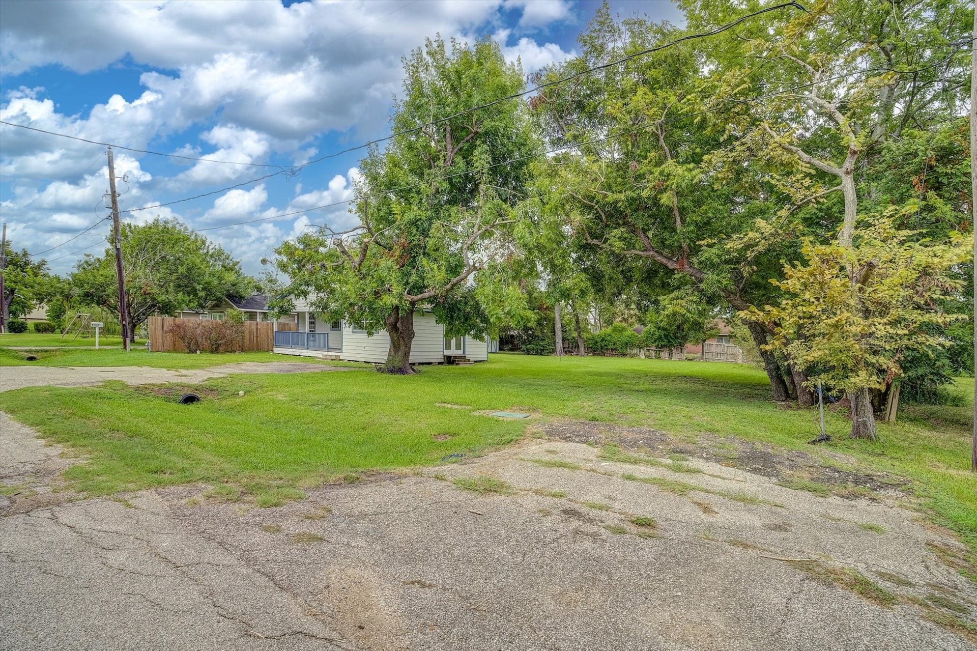 612 Harvey Street, Clute, TX 77531 612 Harvey Street, Clute, TX 77531