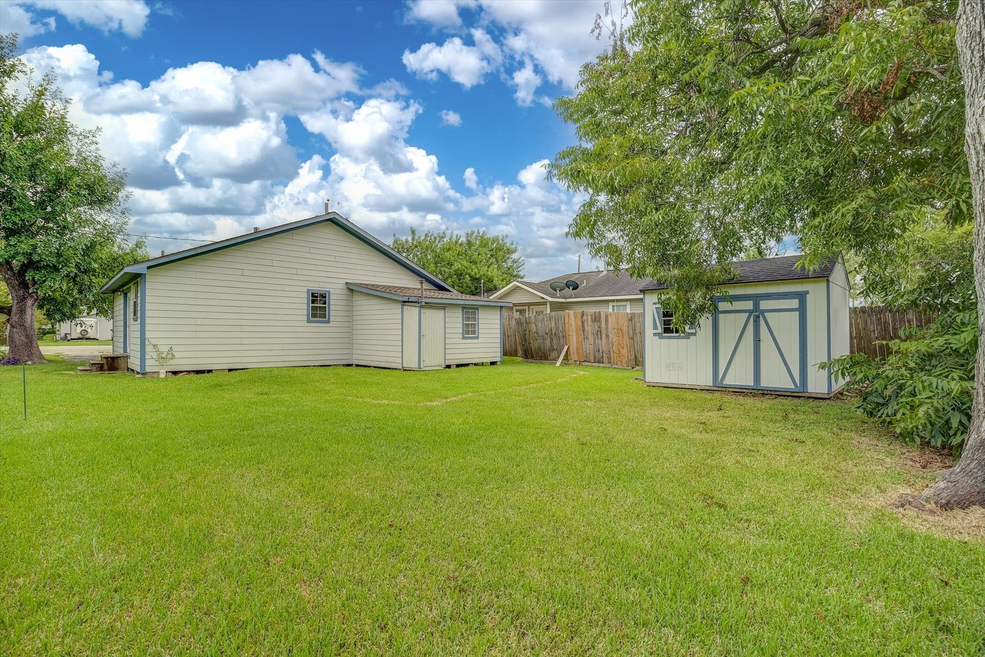 612 Harvey Street, Clute, TX 77531 612 Harvey Street, Clute, TX 77531