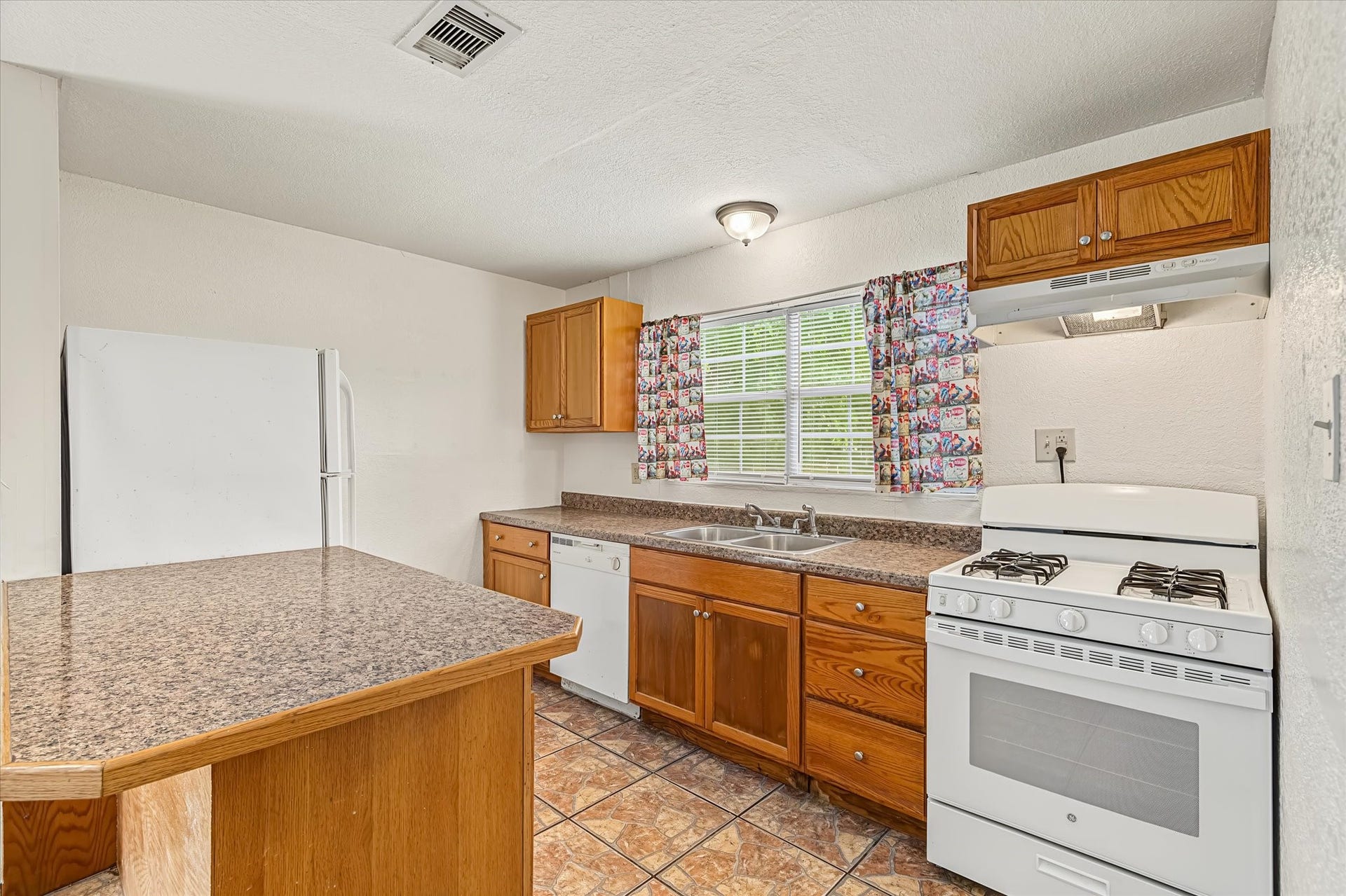 612 Harvey Street, Clute, TX 77531 612 Harvey Street, Clute, TX 77531