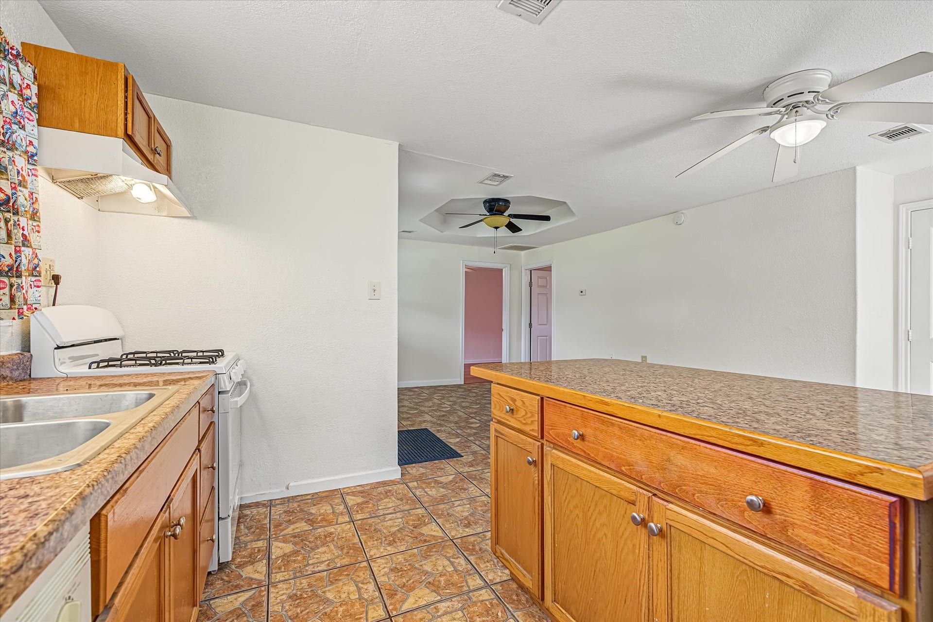 612 Harvey Street, Clute, TX 77531 612 Harvey Street, Clute, TX 77531