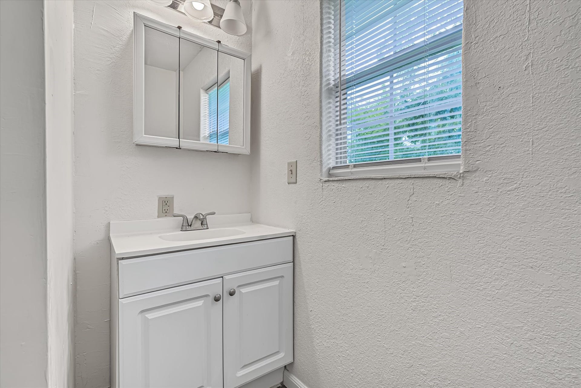 612 Harvey Street, Clute, TX 77531 612 Harvey Street, Clute, TX 77531