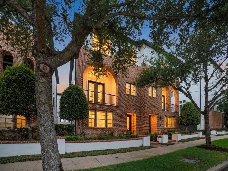 Property photo for 2810 Capitol Street, Houston, TX