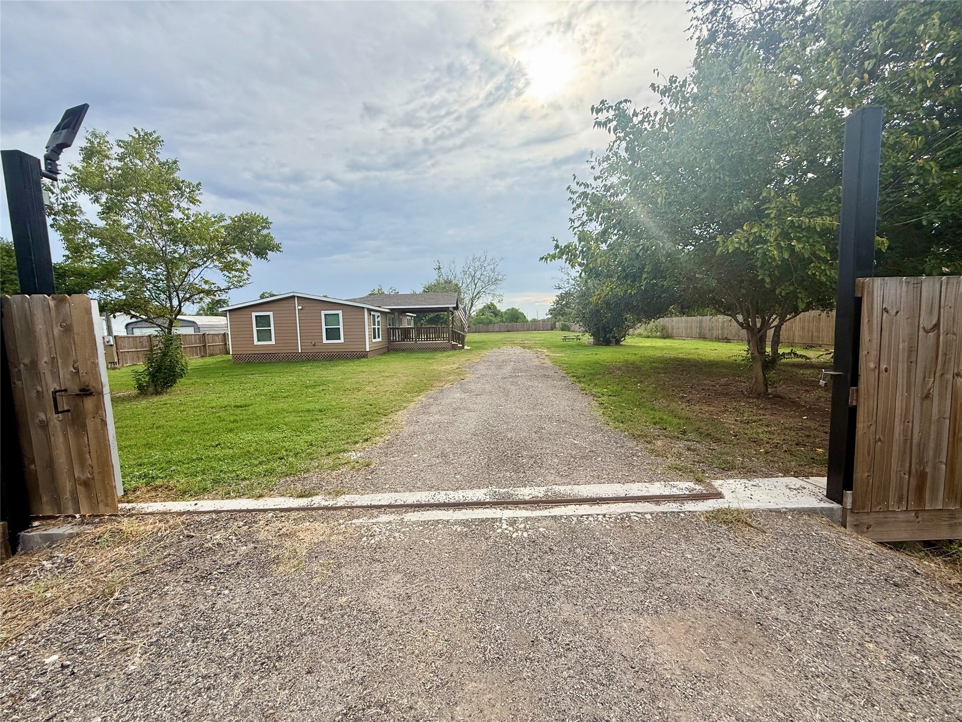 9115 Puritan Way, Rosharon, TX 77583 9115 Puritan Way, Rosharon, TX 77583