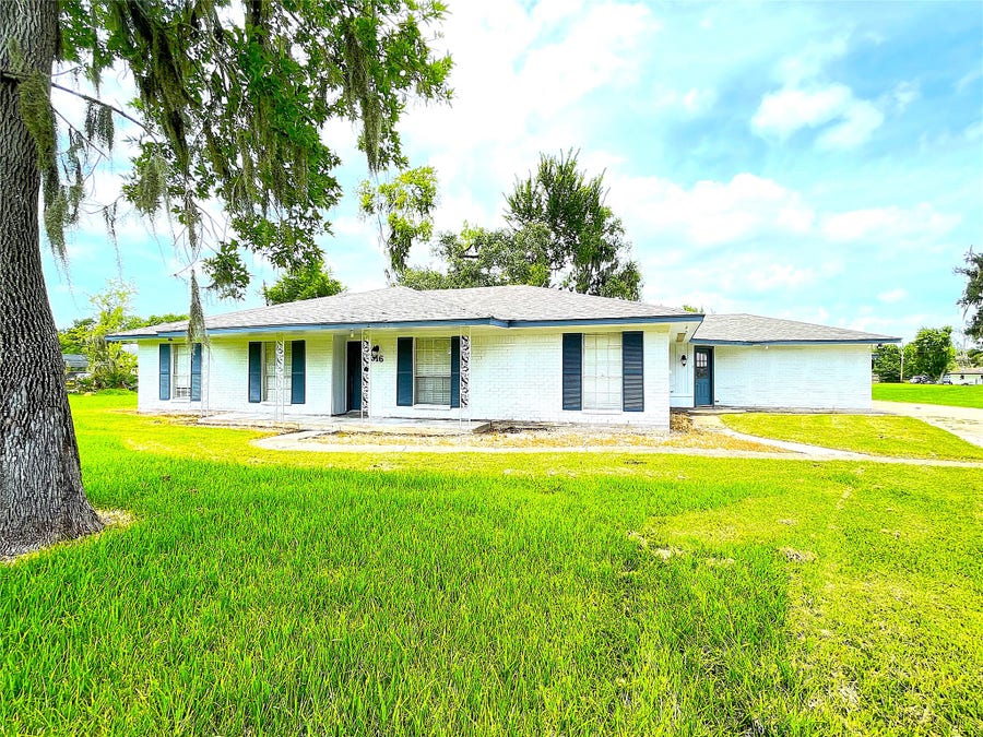 Property photo for 316 Rabbit Trail, Lake Jackson, TX