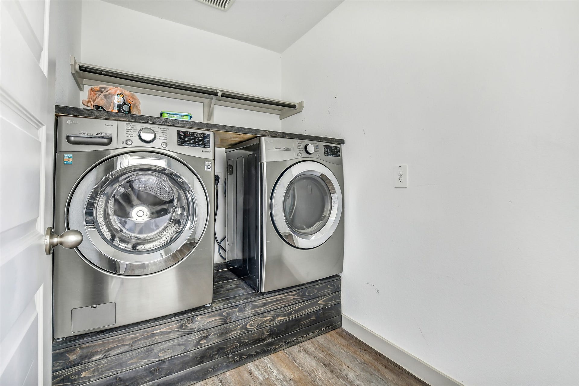 1004 Great Barracuda Lane, Alvin, TX 77511 1004 Great Barracuda Lane, Alvin, TX 77511