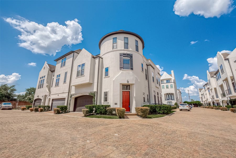 Property photo for 9940 Woodwind Lane S, Houston, TX