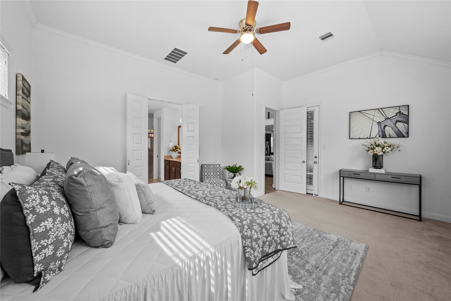 17315 Tomintoul Path, Richmond, TX 77407 Generously proportioned and filled with natural light, the primary retreat offers vaulted ceilings, plush finishes, and effortless access to the adjoining en-suite.