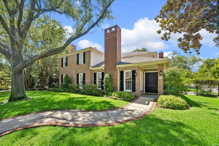 Property photo for 40 Hackberry Lane, Houston, TX