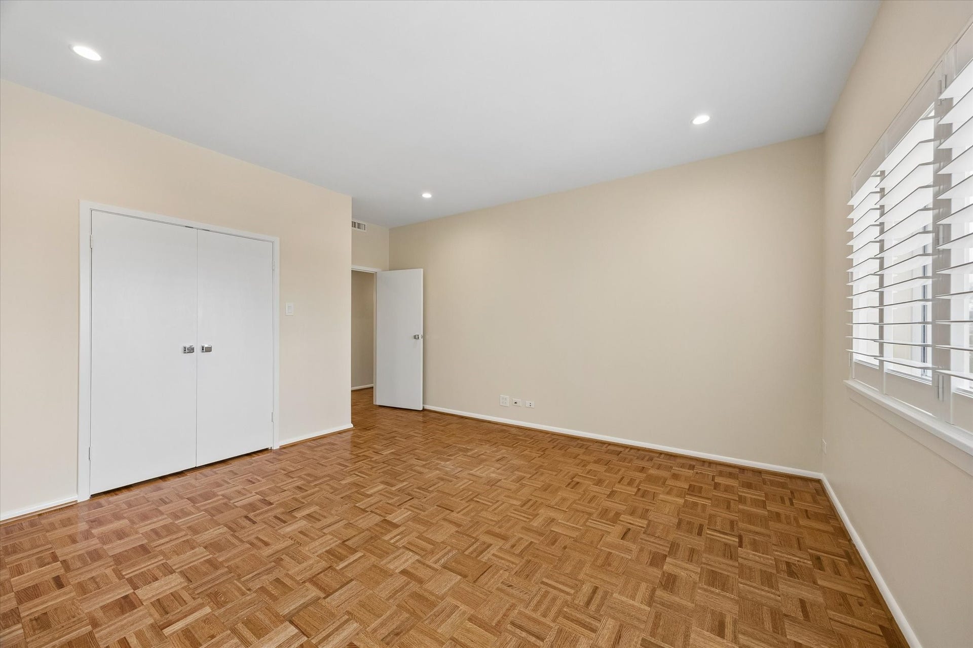 Large 2nd Bedroom (13.75 x 16.9) with parkay flooring and large closet