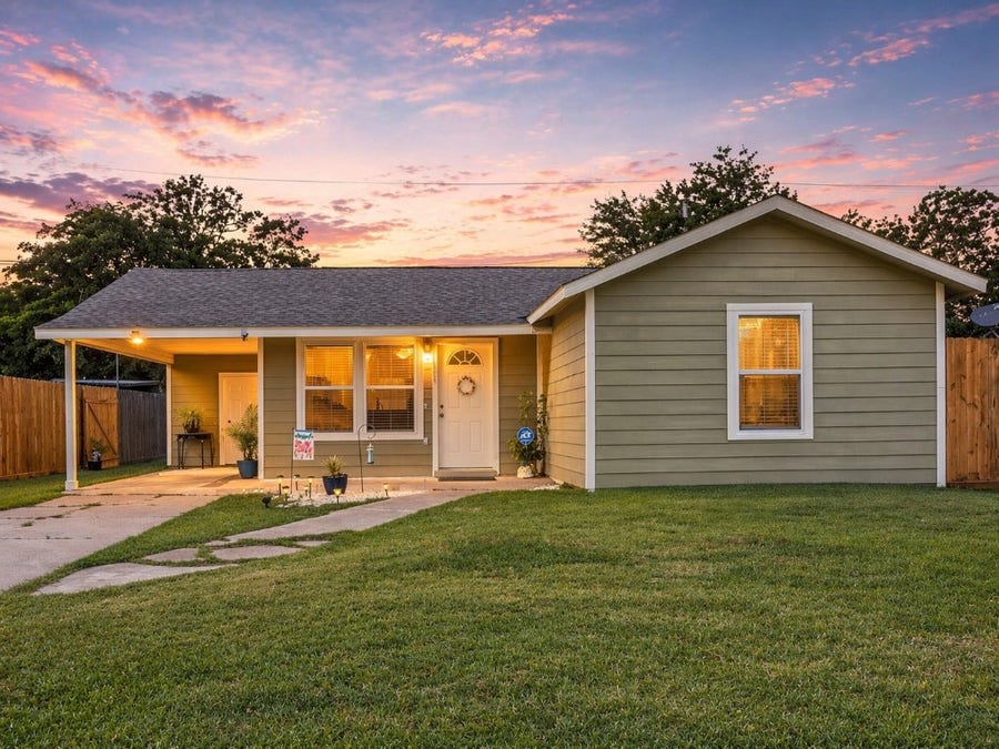 Property photo for 718 W 10th Street, Freeport, TX