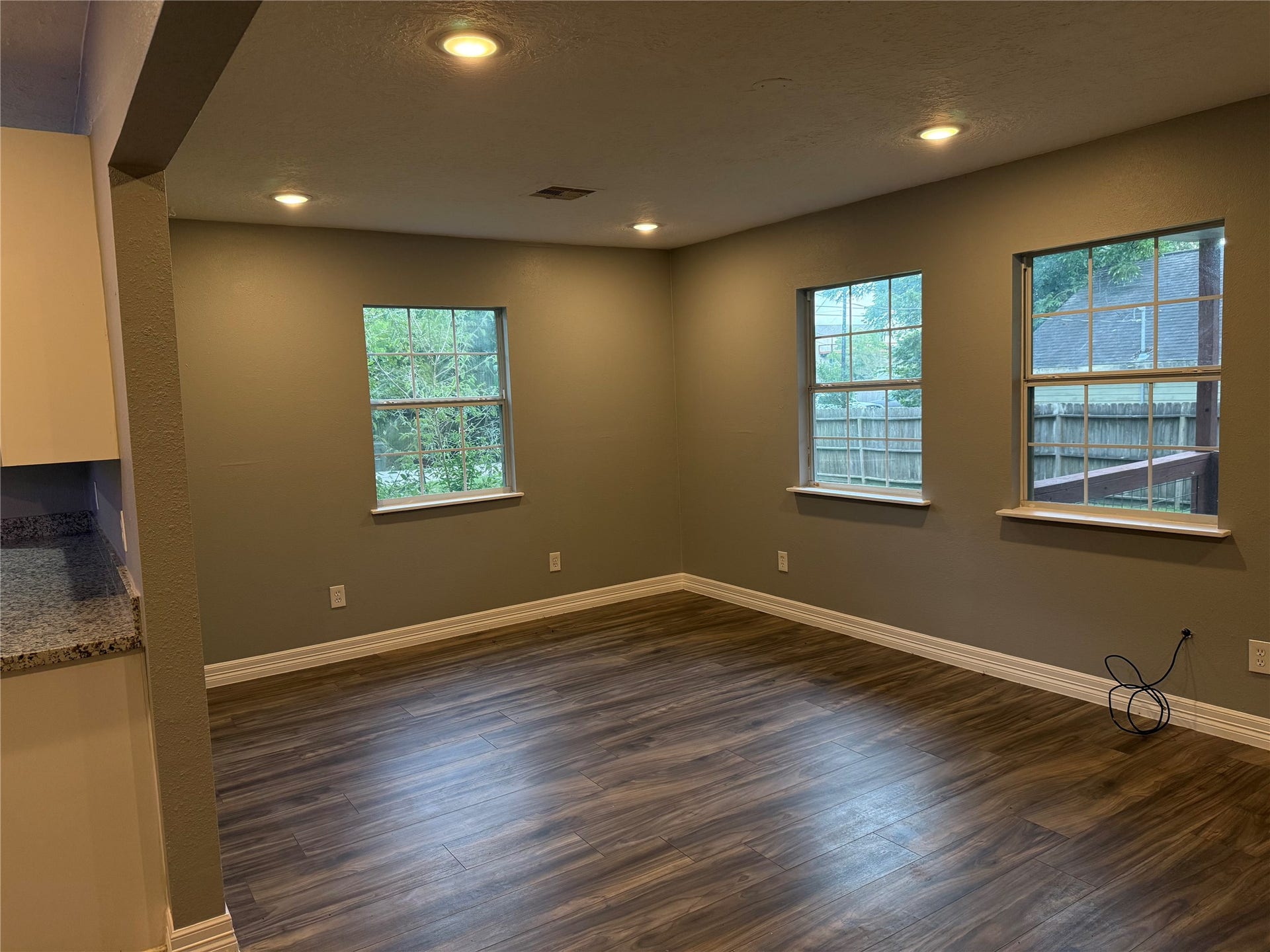 4308 6th Street, Bacliff, TX 77518 Living space