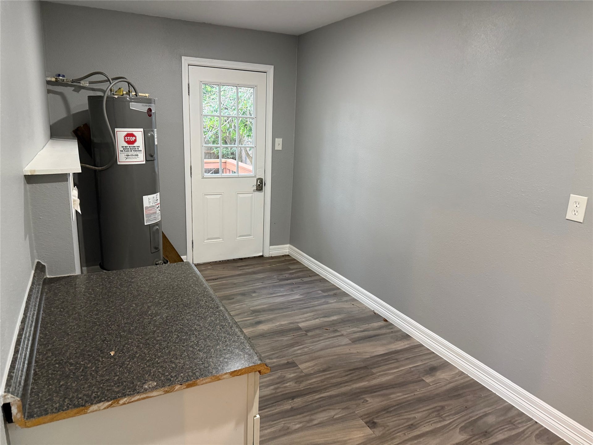 4308 6th Street, Bacliff, TX 77518 Back door/ utility room
