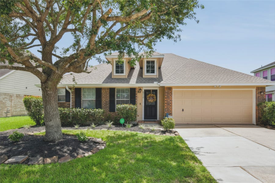 Property photo for 6414 Larrycrest Drive, Pearland, TX