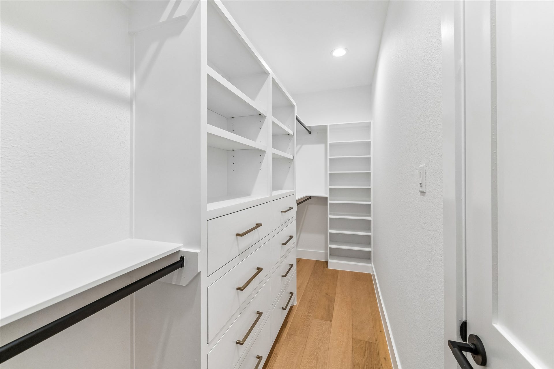 3402 Market Street, Houston, TX 77020 Primary His Closet