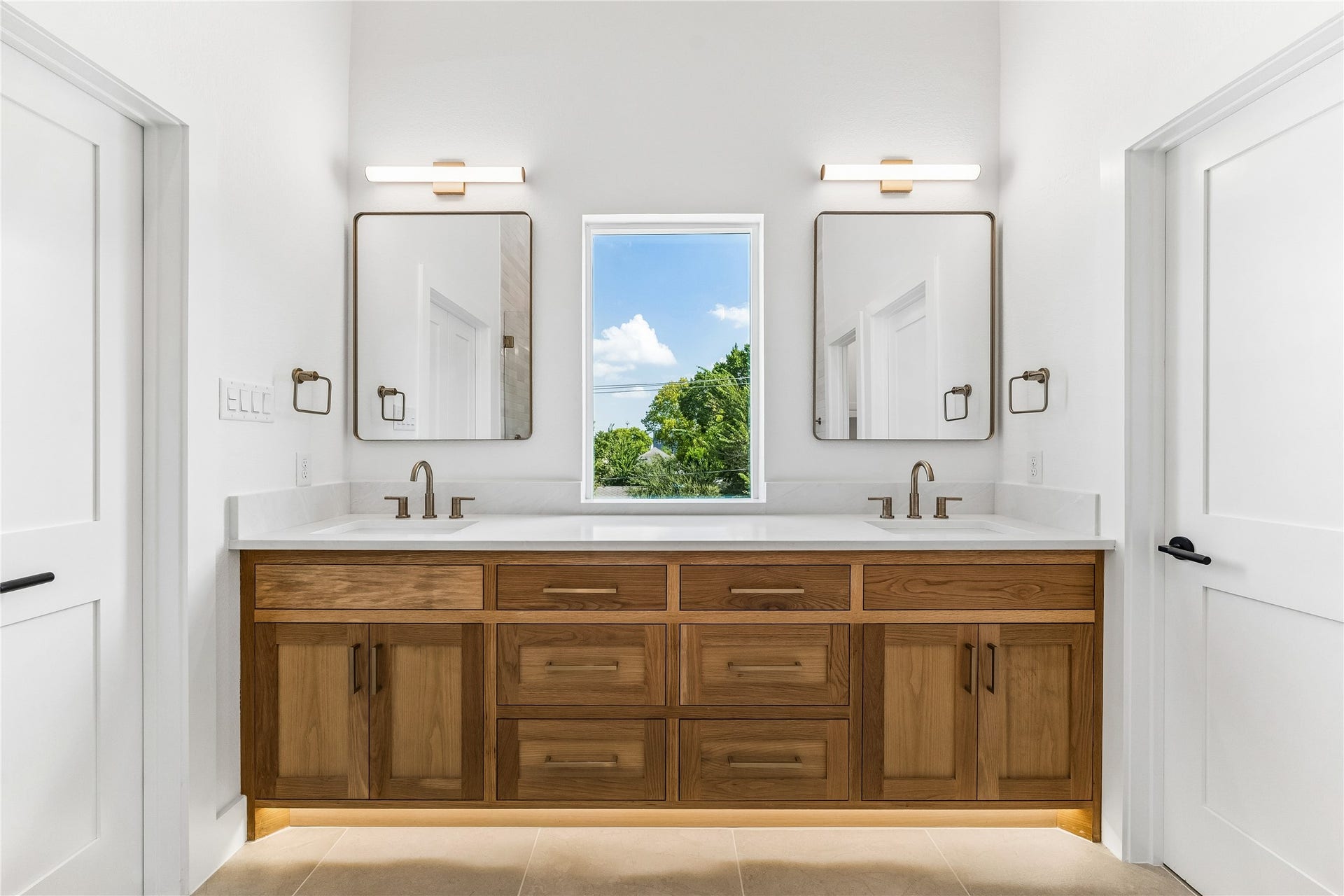 3402 Market Street, Houston, TX 77020 Dual Sink