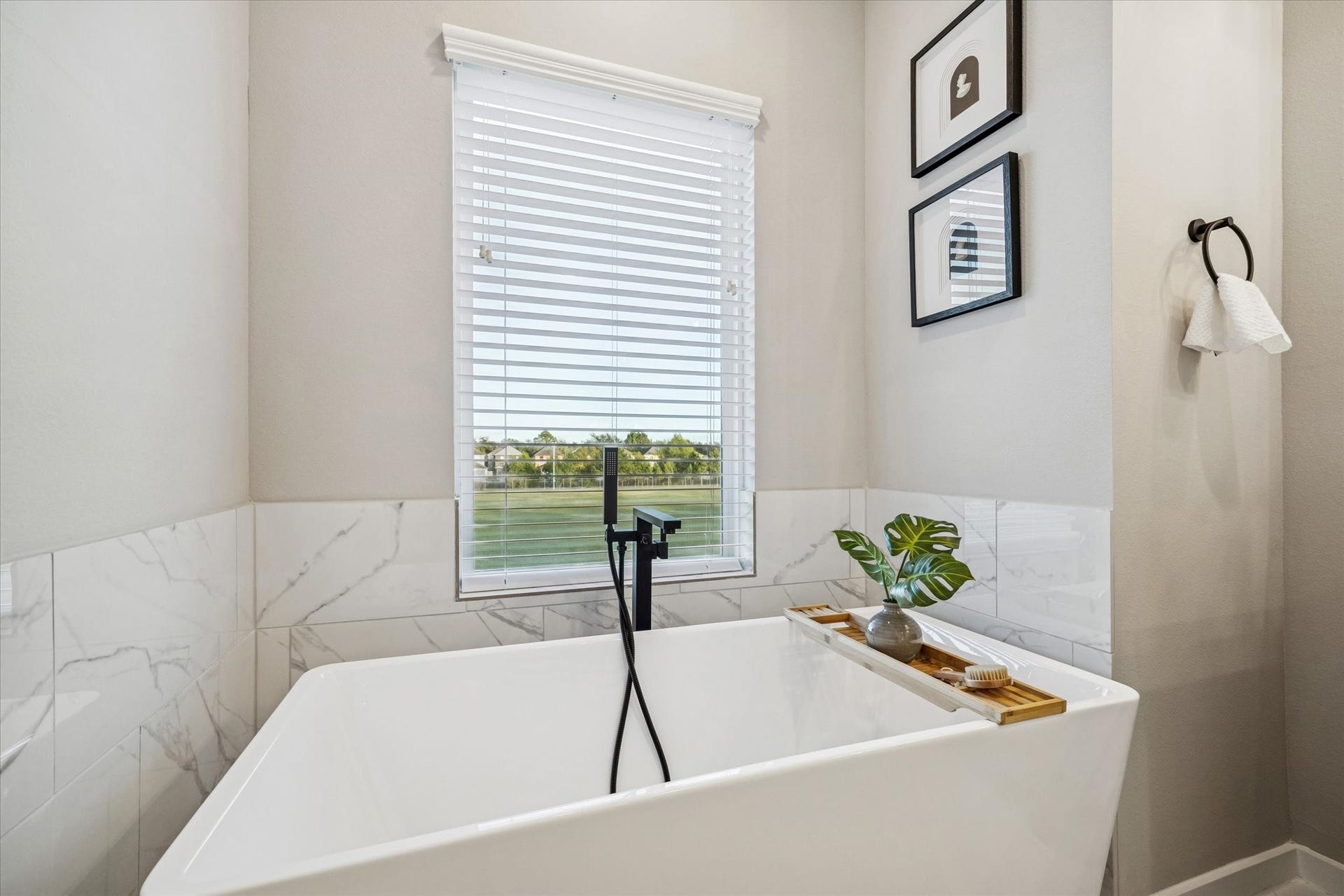 11326 Stonework Grove Lane, Houston, TX 77076 *Photos are of model home located in the community to reference finishes*