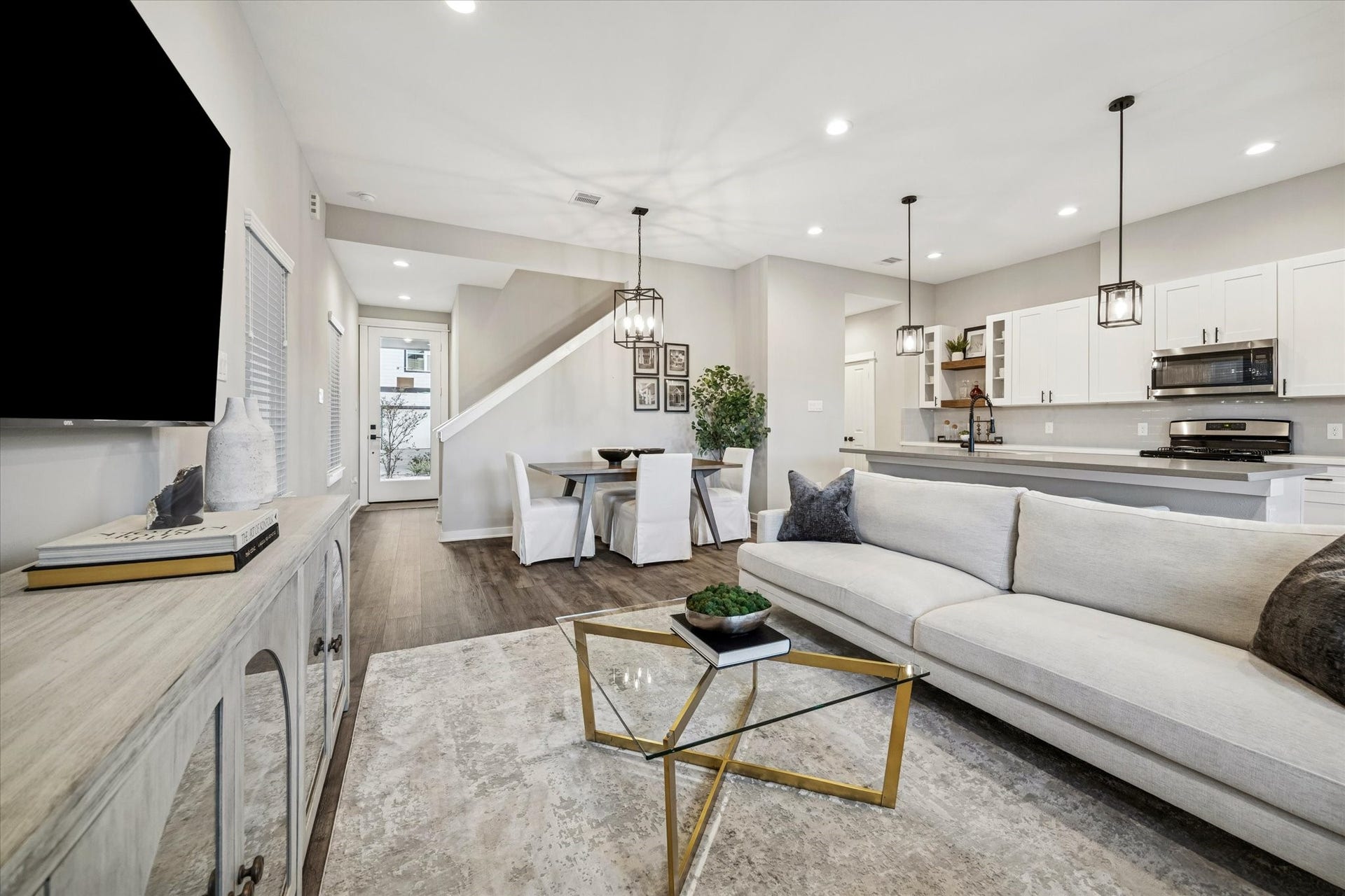 11326 Stonework Grove Lane, Houston, TX 77076 *Photos are of model home located in the community to reference finishes*