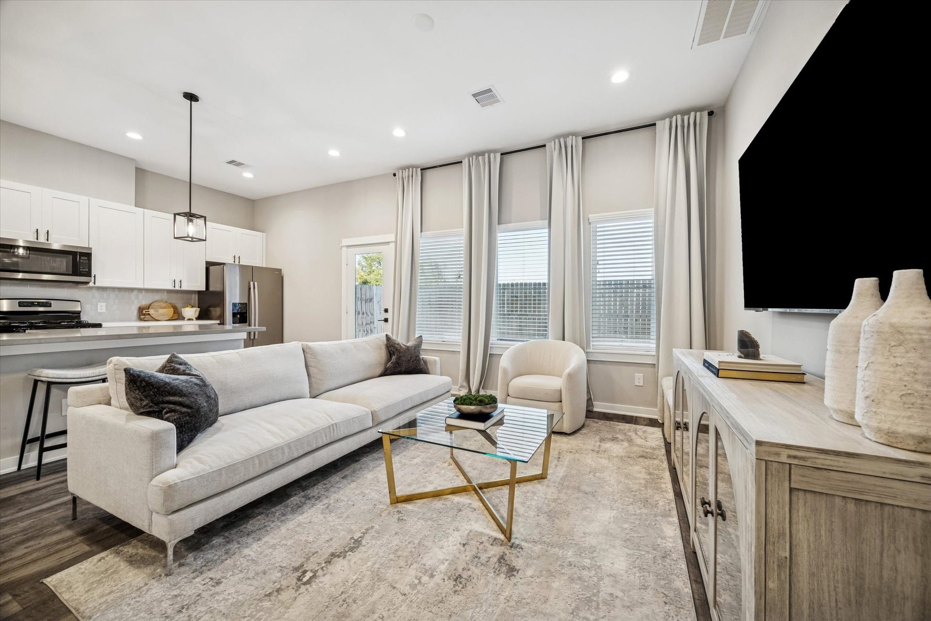 11326 Stonework Grove Lane, Houston, TX 77076 *Photos are of model home located in the community to reference finishes*