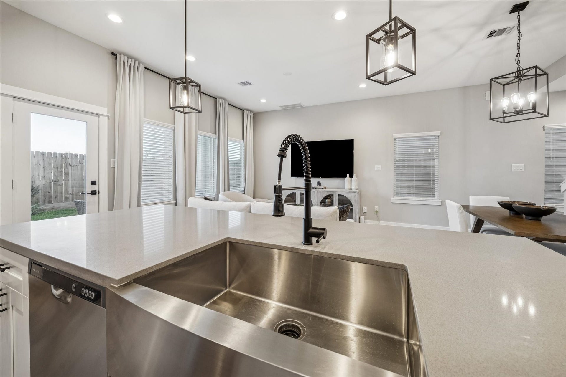 11326 Stonework Grove Lane, Houston, TX 77076 *Photos are of model home located in the community to reference finishes*