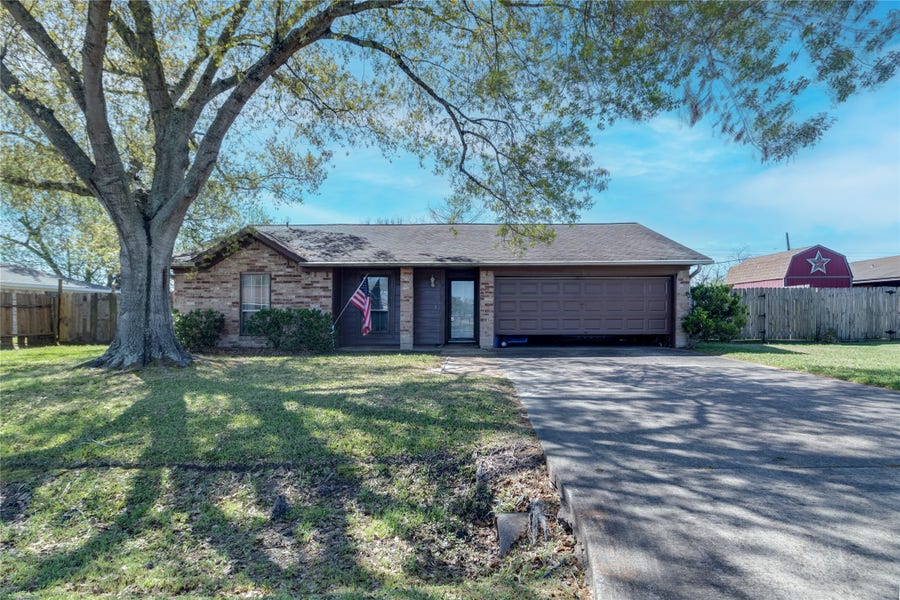 Property photo for 2306 Heather Street, Highlands, TX