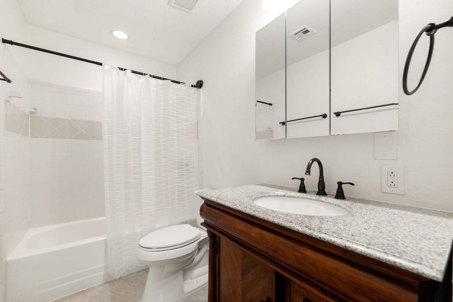 2002 Bentvine Drive, Houston, TX 77084 2002 Bentvine Drive, Houston, TX 77084