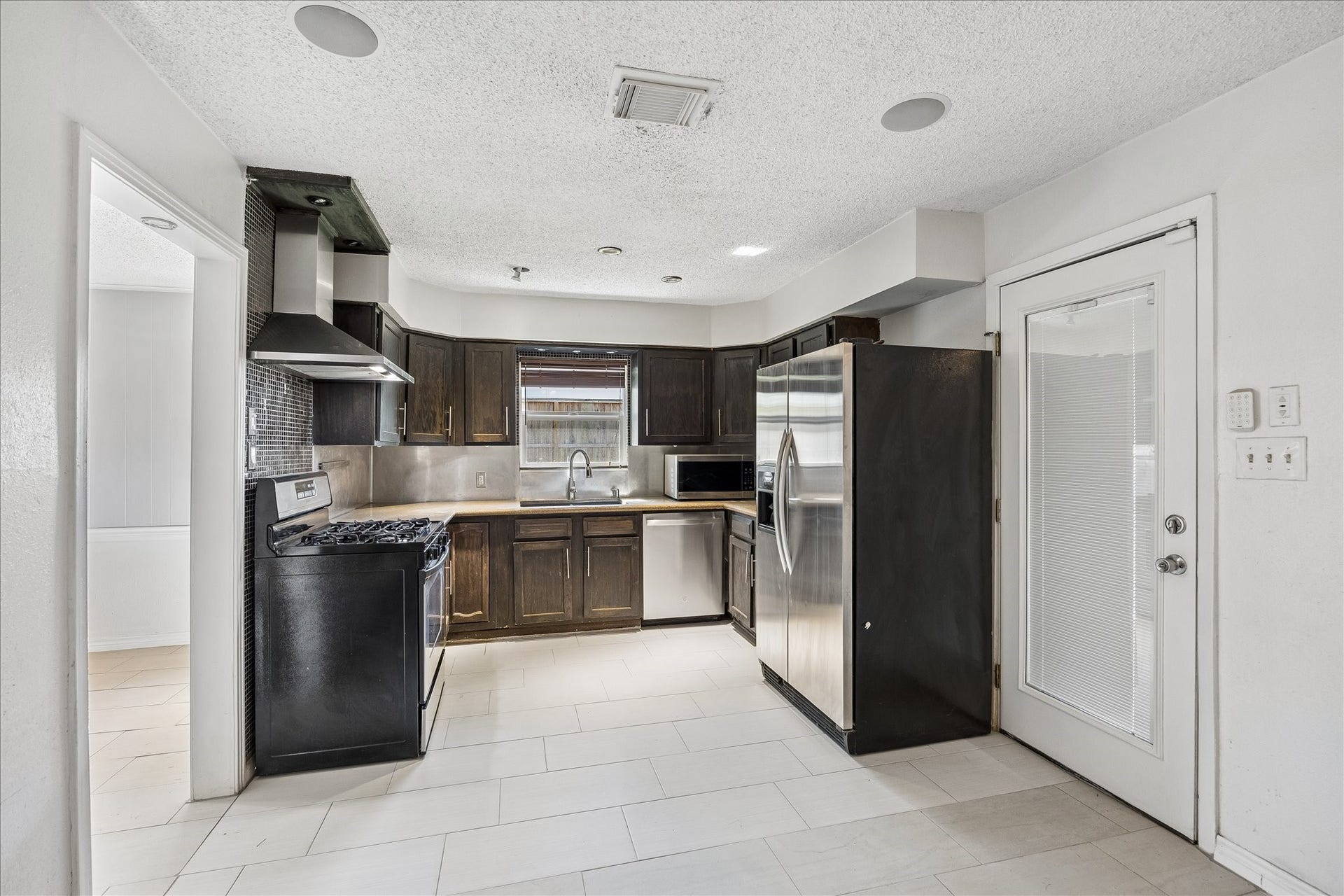 4707 Bellview Street, Bellaire, TX 77401 4707 Bellview Street, Bellaire, TX 77401