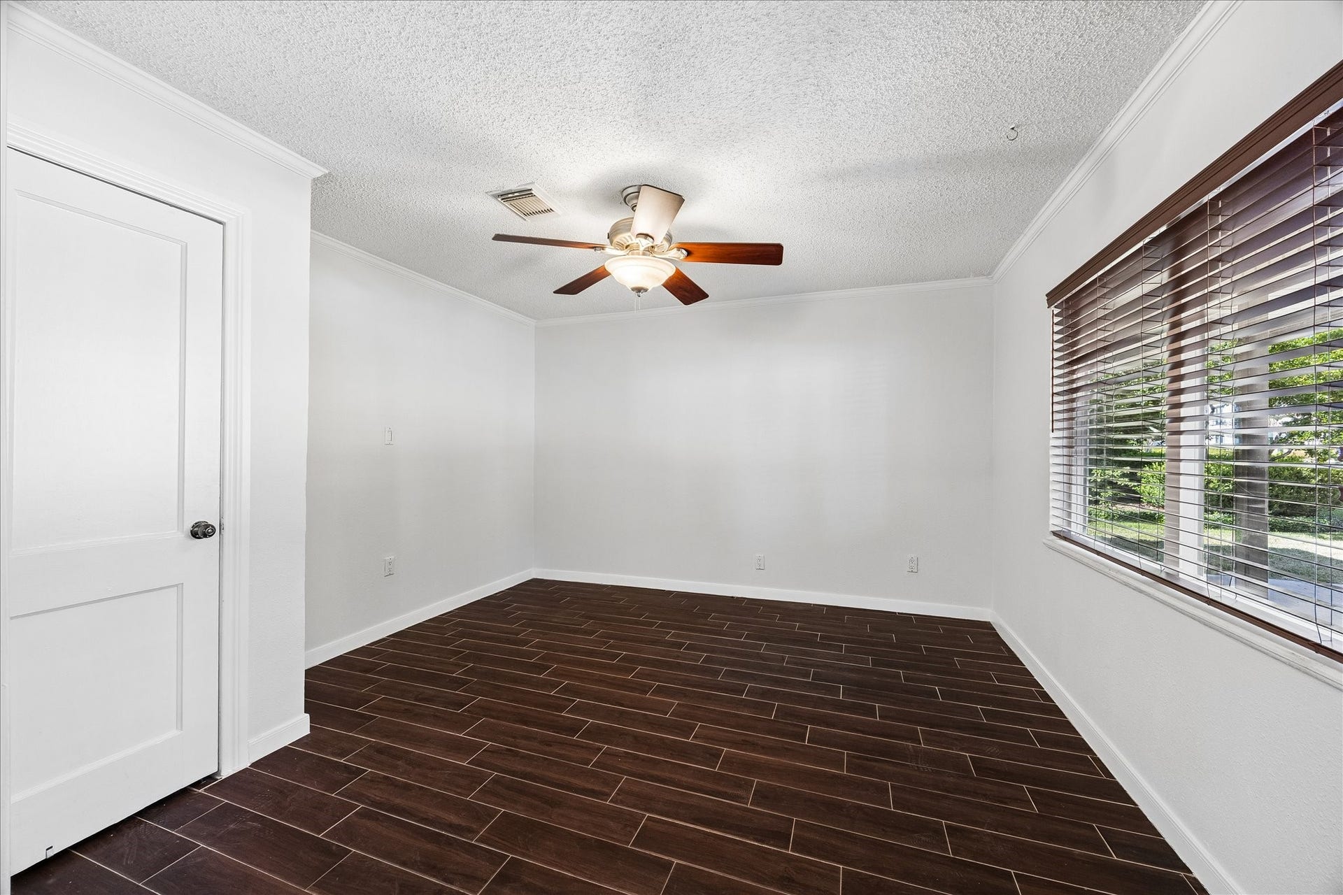 4707 Bellview Street, Bellaire, TX 77401 4707 Bellview Street, Bellaire, TX 77401