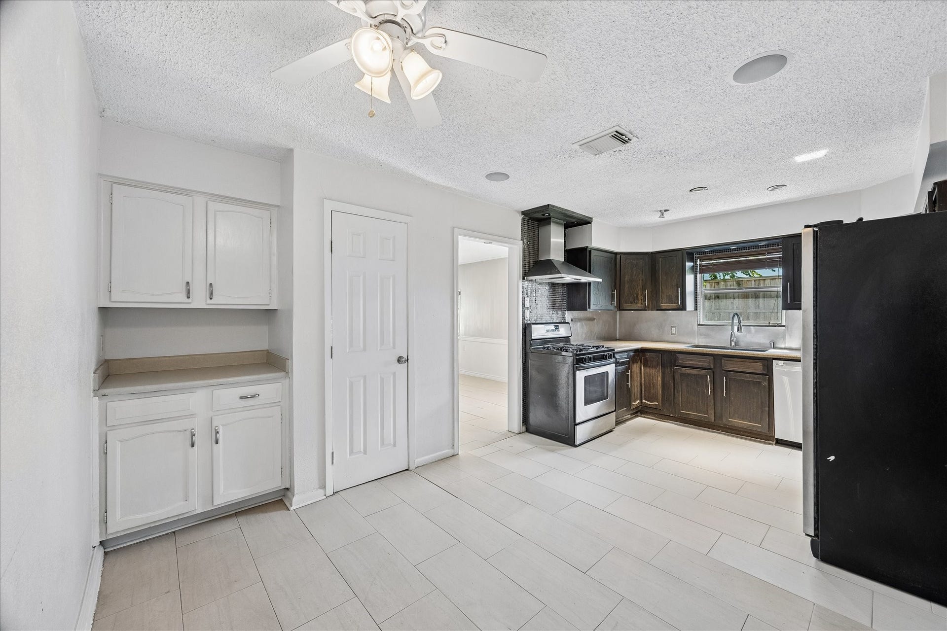 4707 Bellview Street, Bellaire, TX 77401 4707 Bellview Street, Bellaire, TX 77401