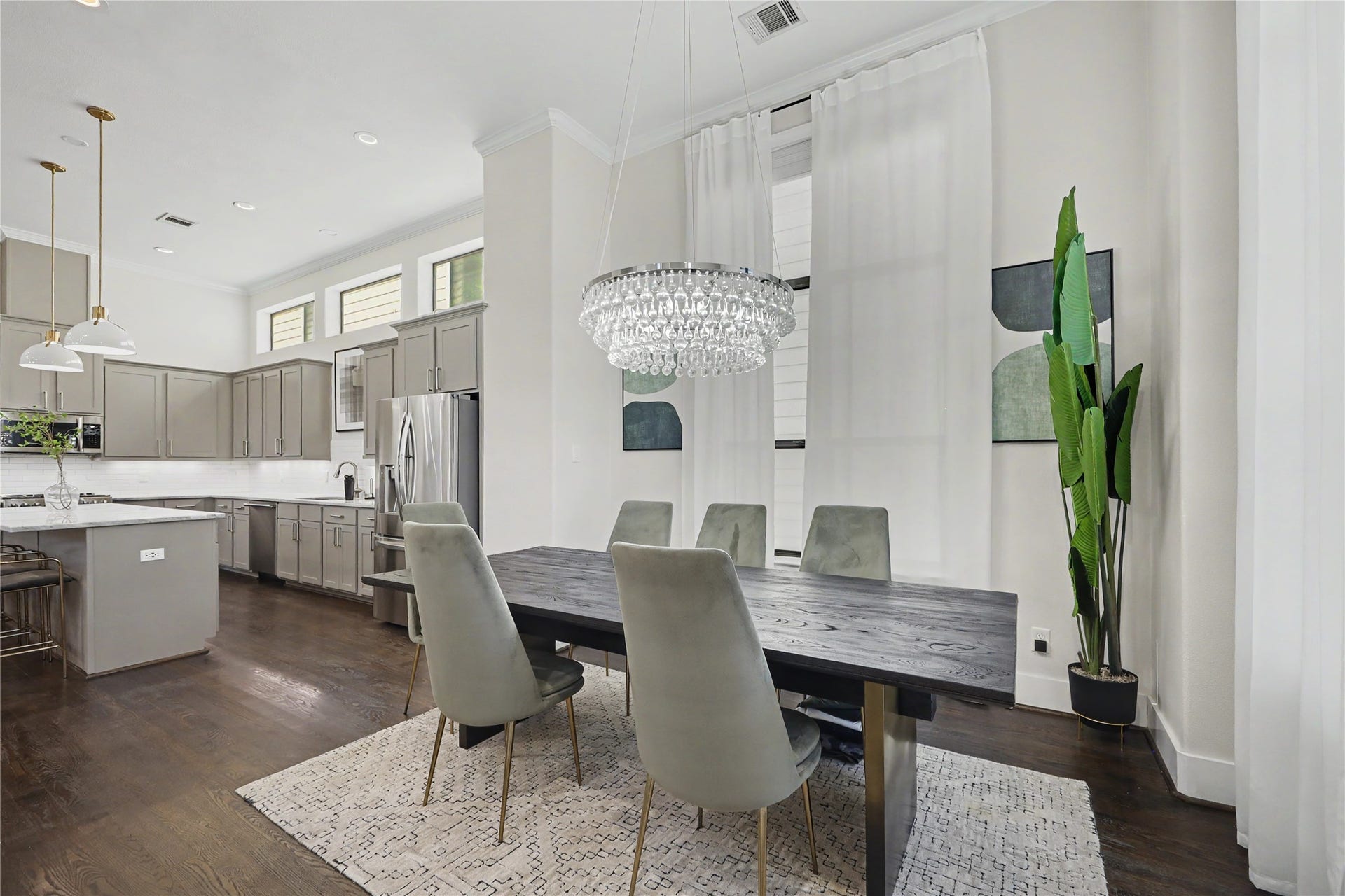 Open flow of the second floor from the kitchen to the dining area.