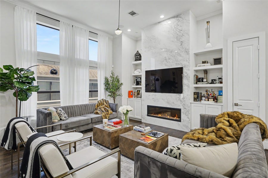Property photo for 932 W 22nd Street, Houston, TX