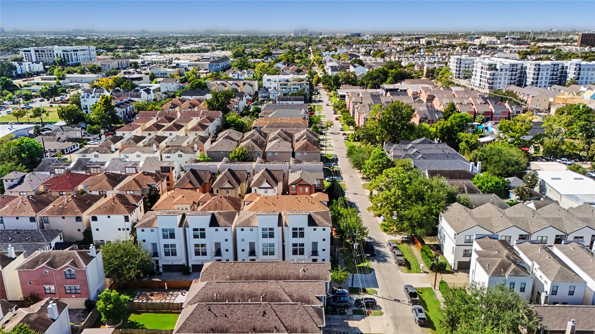 The home is the corner unit and centrally located in the heart of the Heights near restaurants, shopping, grocery and boutique gyms.