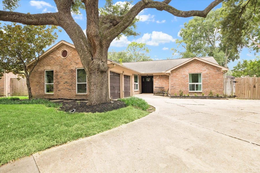 Property photo for 2003 Round Lake Drive, Houston, TX