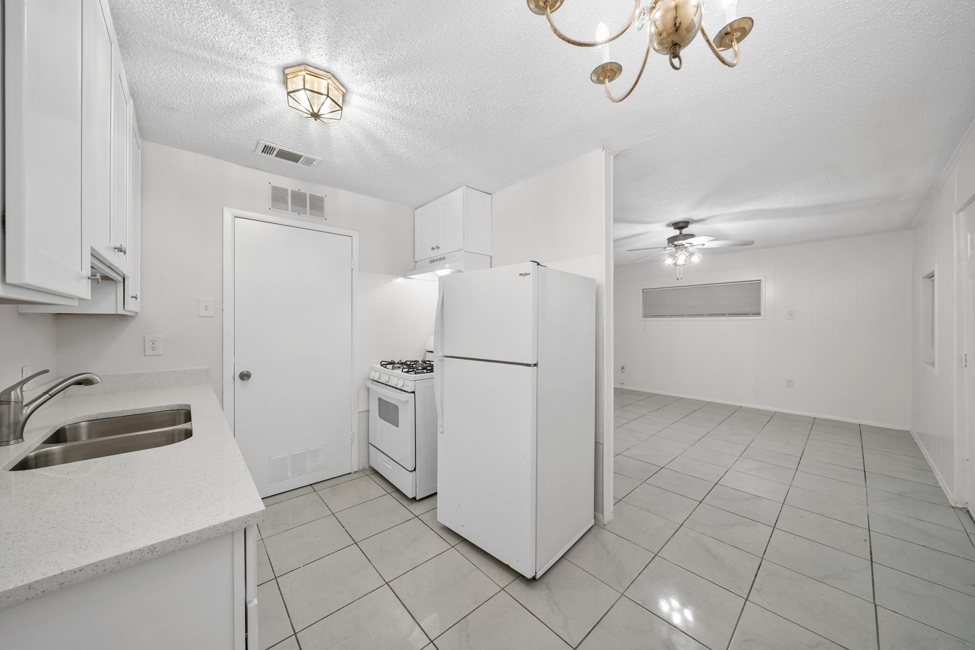 2018 Rosalee Street, La Marque, TX 77568 2020 UNIT B