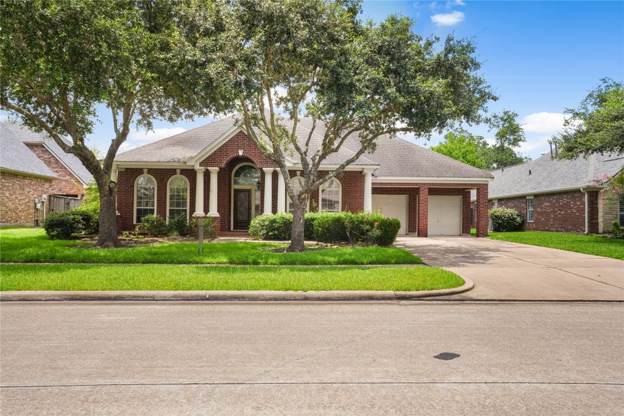 Property photo for 2227 Greenhaven Drive, Sugar Land, TX