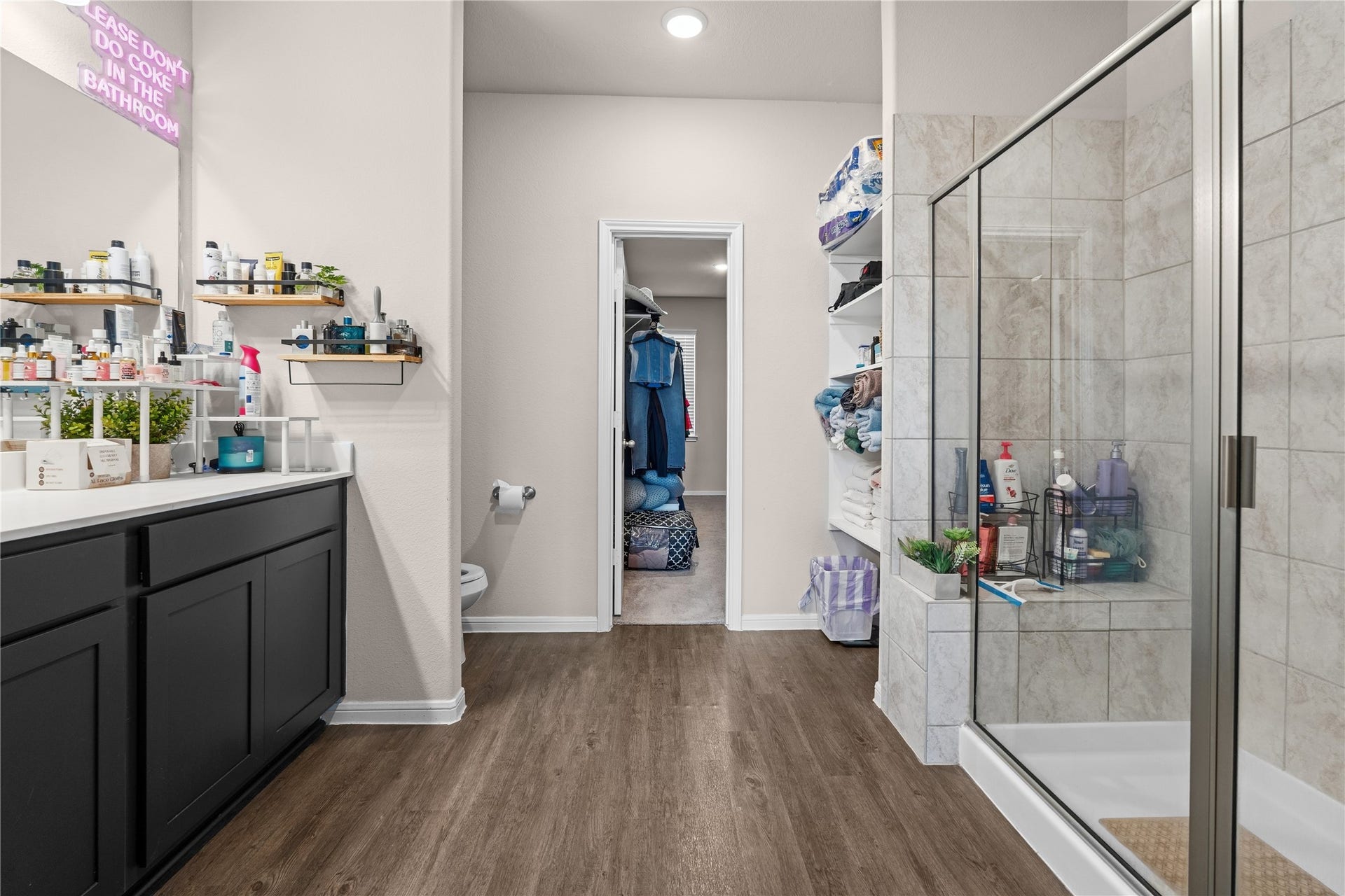 3603 Vineyard Lane, Pasadena, TX 77504 Main bathroom
