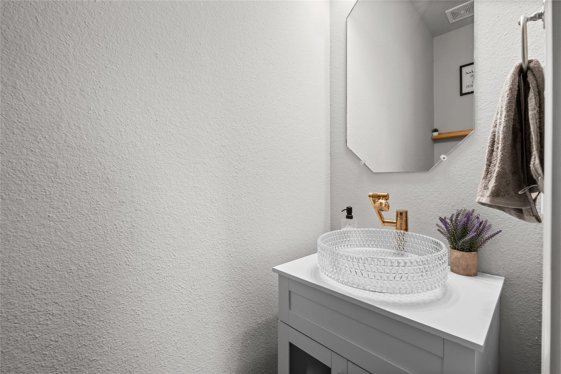 3603 Vineyard Lane, Pasadena, TX 77504 Bathroom sink