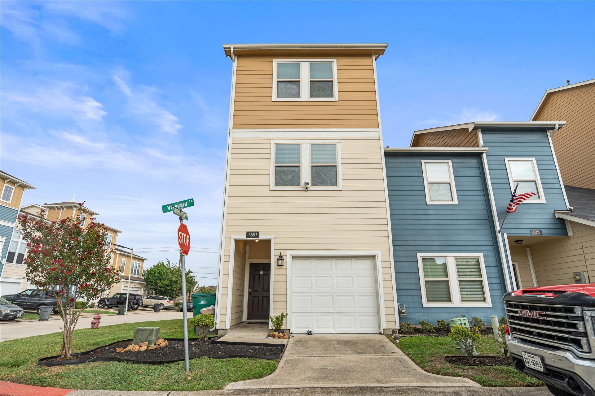 3603 Vineyard Lane, Pasadena, TX 77504 Front of townhome.