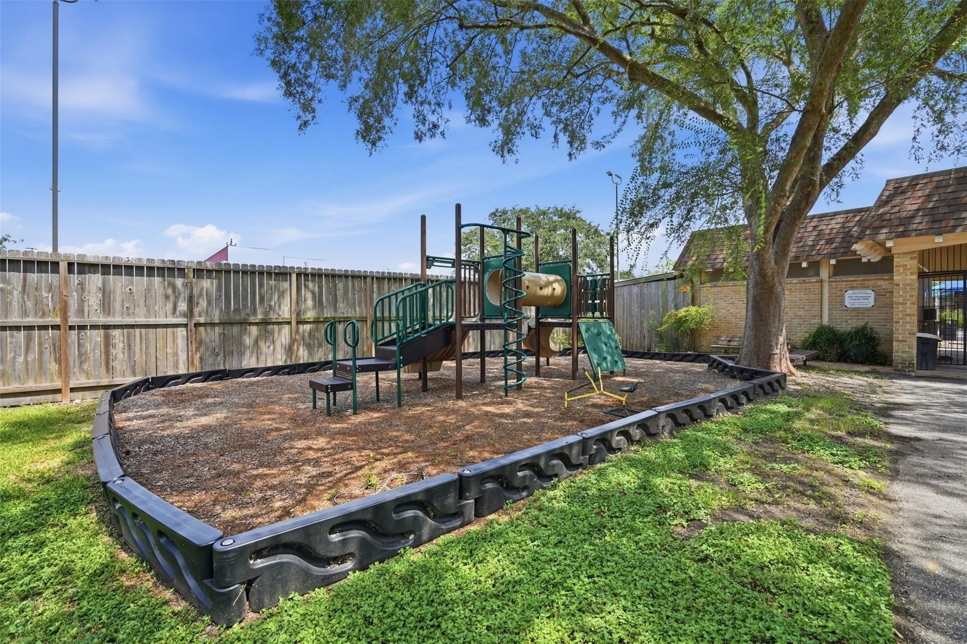 12919 Westhorpe Drive, Houston, TX 77077 12919 Westhorpe Drive, Houston, TX 77077