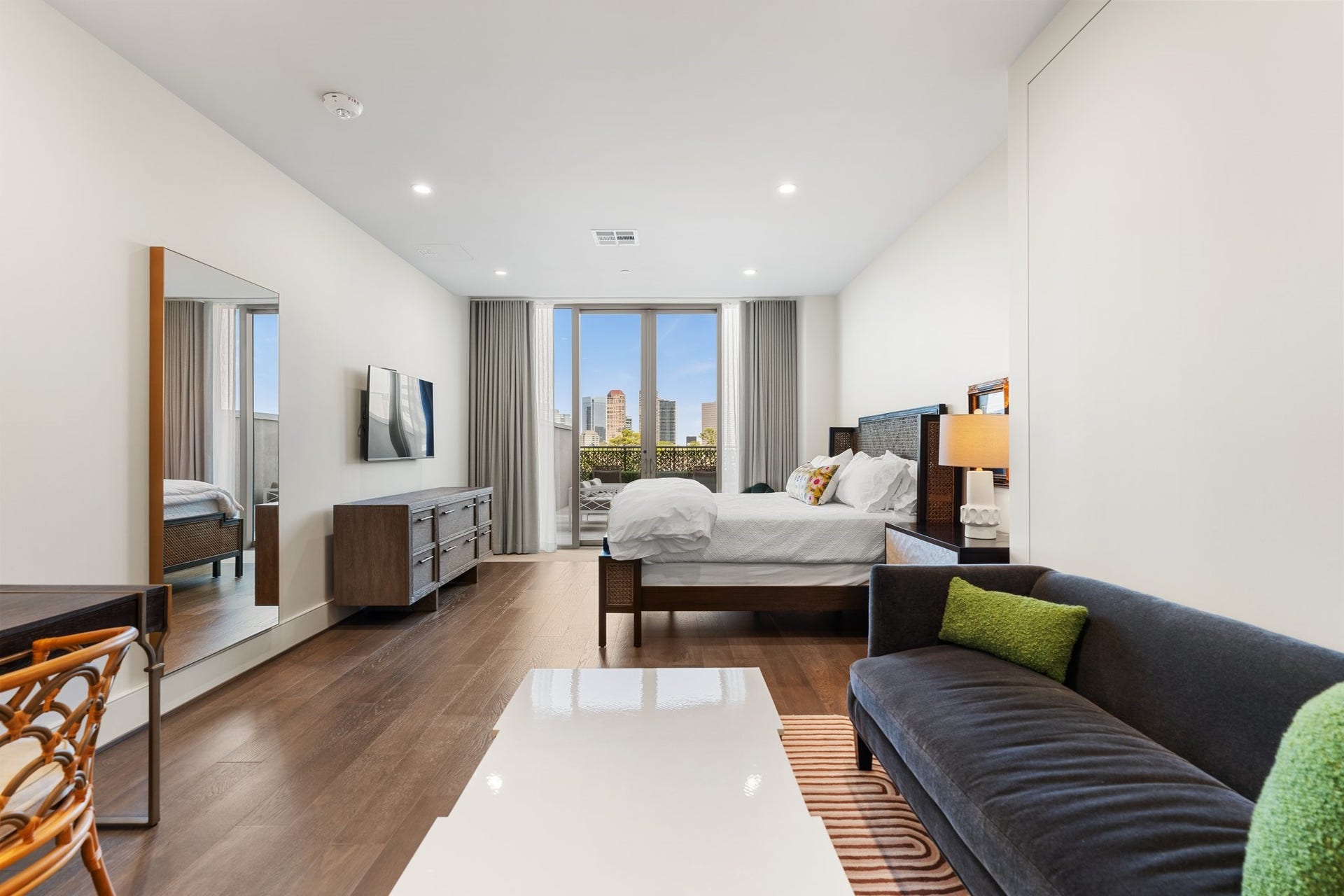 5656 San Felipe Street, Unit 701, Houston, TX 77056 Convenient and private on-site guest apartment available for the building residents to rent for their guests. Fully equipped and provide a comfortable home-like environment rather than standard hotel accommodation.