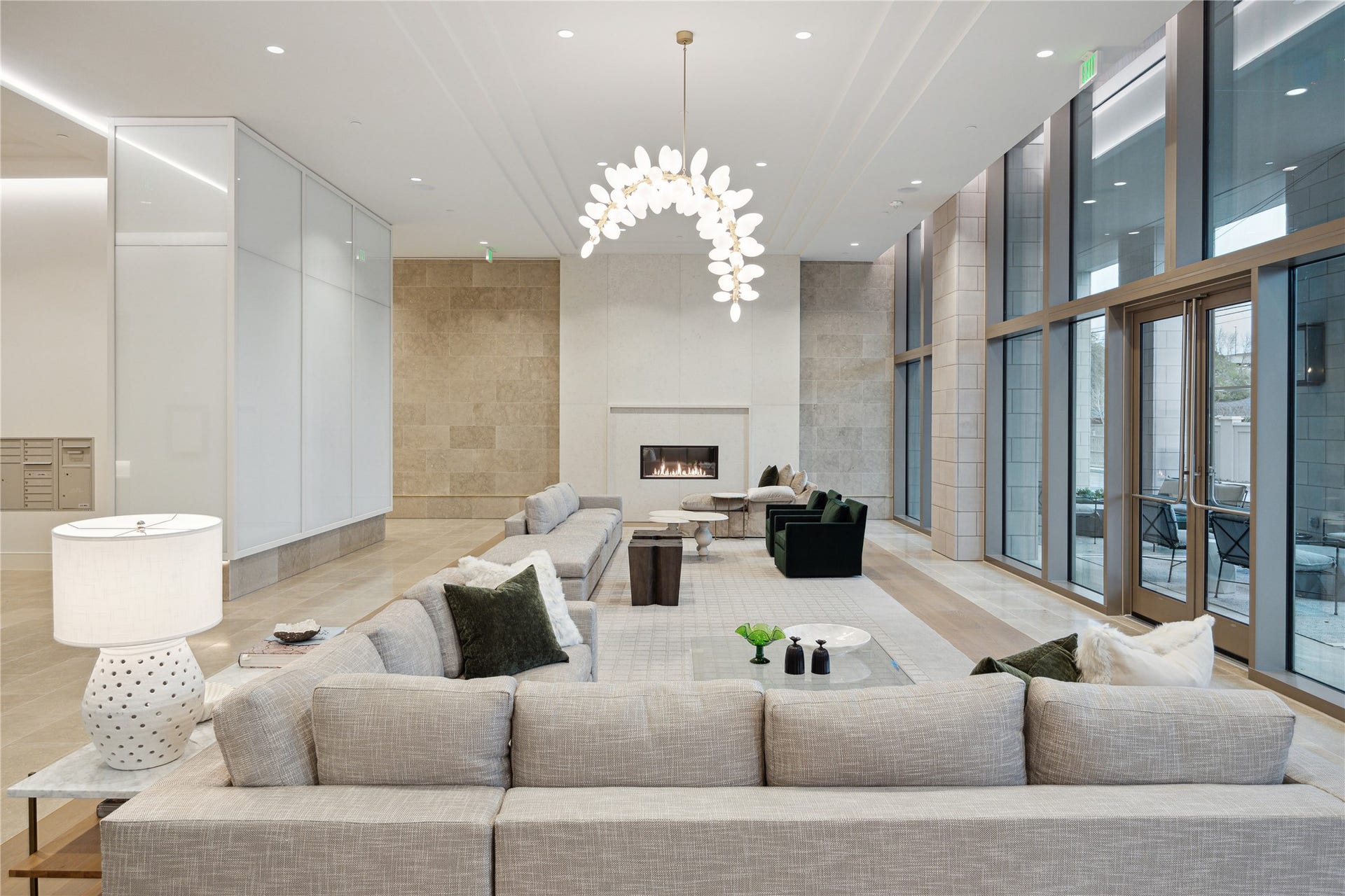 5656 San Felipe Street, Unit 701, Houston, TX 77056 THE HAWTHORNE lobby. A welcoming first impression with a soft neutral color palette and comfortable seating areas areas arranged alongside a gas fireplace and floor to ceiling windows overlooking out outdoor covered lounge