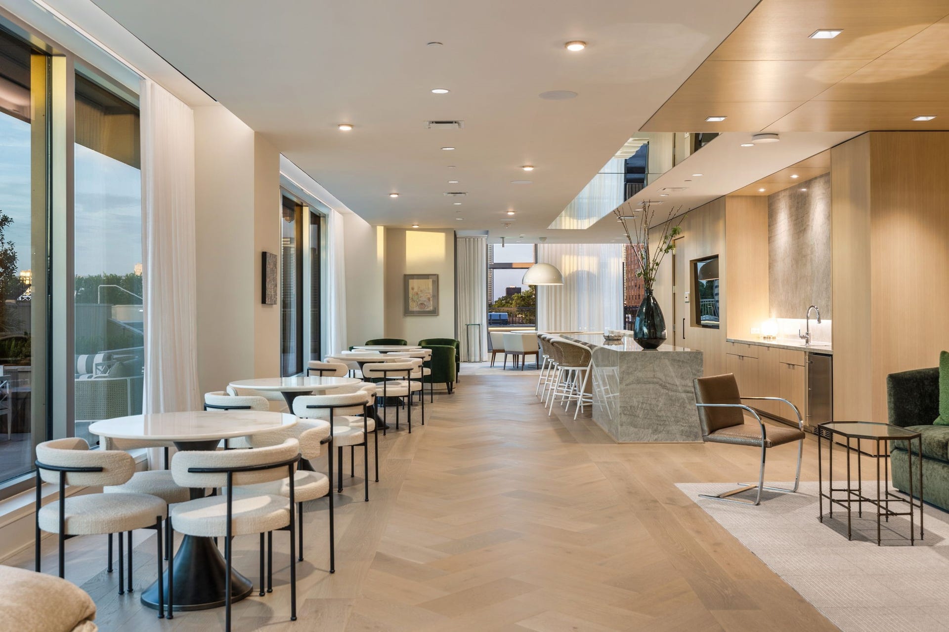 5656 San Felipe Street, Unit 701, Houston, TX 77056 The on-site resident lounge is an inviting sanctuary and social epicenter. Seamlessly bridging the gap between personal comfort and neighborly connection