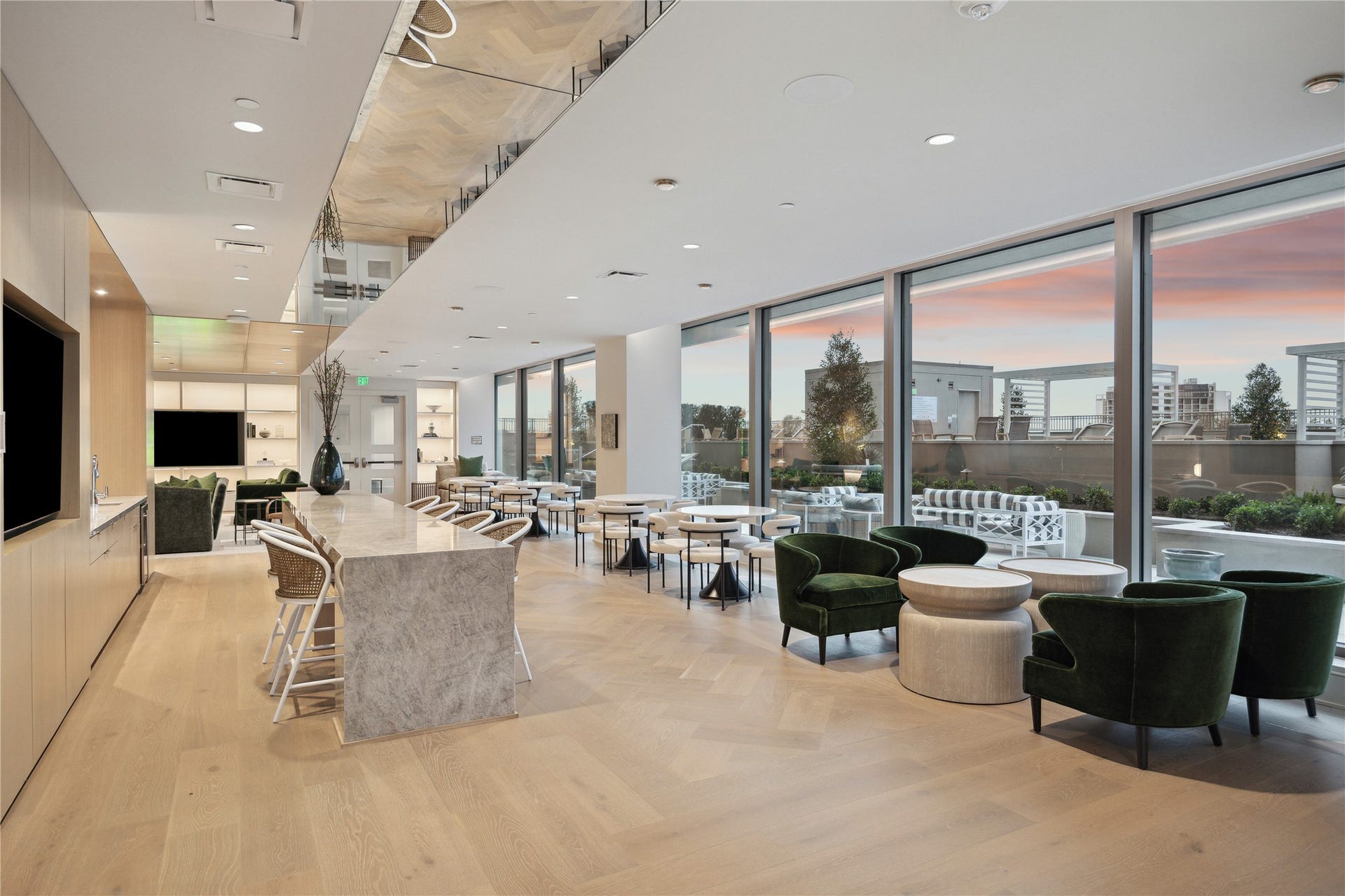 5656 San Felipe Street, Unit 701, Houston, TX 77056 A dual-view lounge combining pool side scenery with a high definition media screen set up for your favorite sports or news