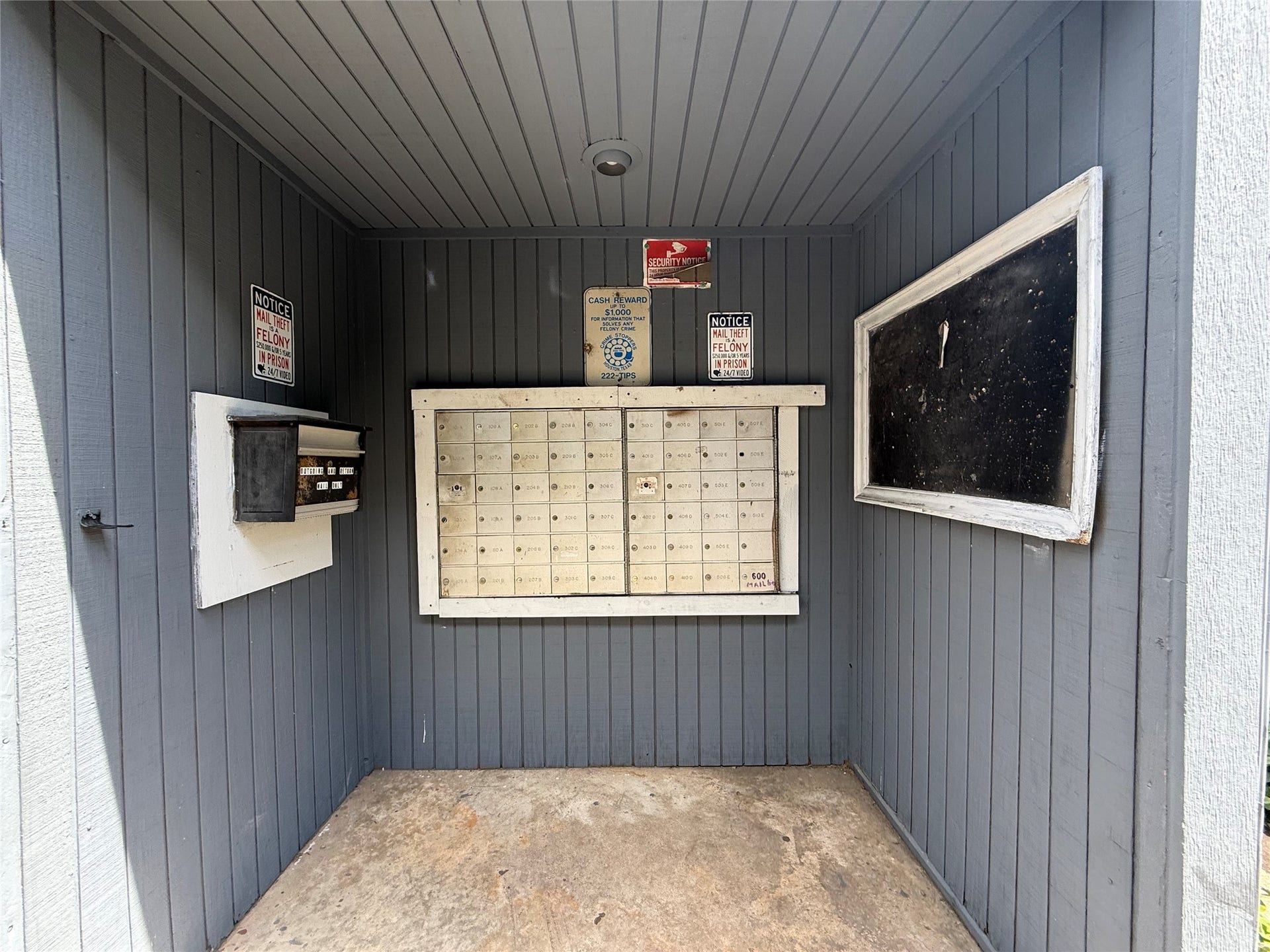 9550 Deering Drive, #210, Houston, TX 77036 Mailboxes are located inside the complex gates in the courtyard area.