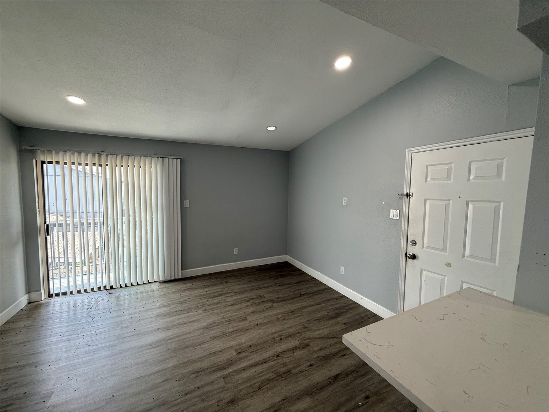 9550 Deering Drive, #210, Houston, TX 77036 Great open floor plan with direct access to the balcony from the living area.