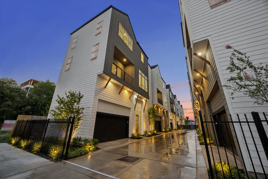 Property photo for 1185 W 19th Street, Houston, TX