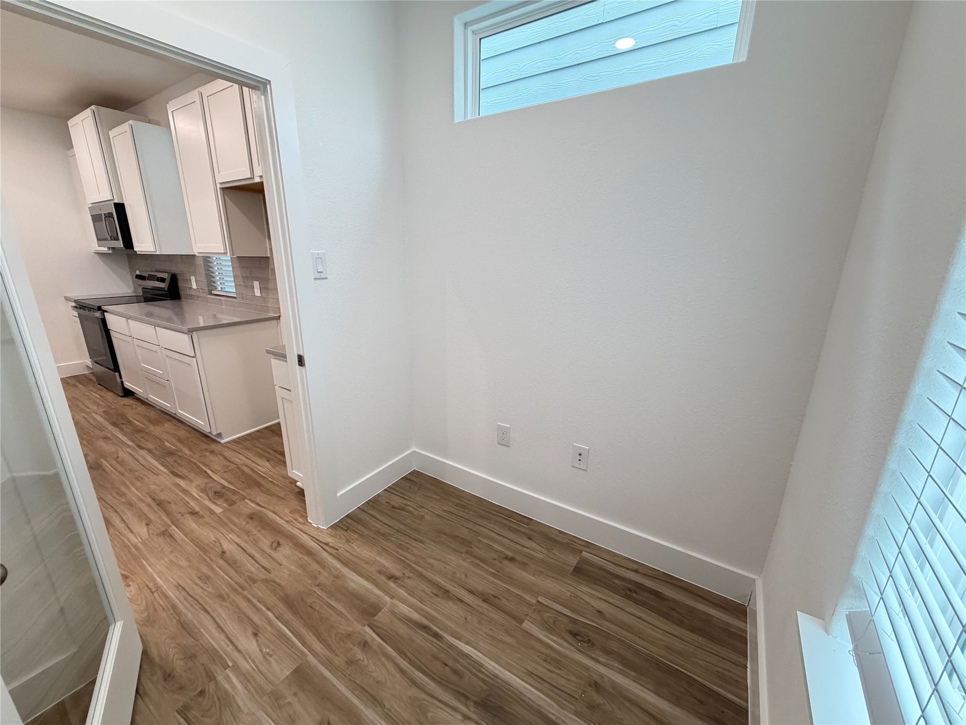 6059 Cebra St, Houston, TX 77091 ... right next to the kitchen for convenience.